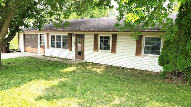 303 S Dewey St, Osceola, IA 50213 - ranch-style house featuring an attached garage, driveway, a front yard, and a shingled roof