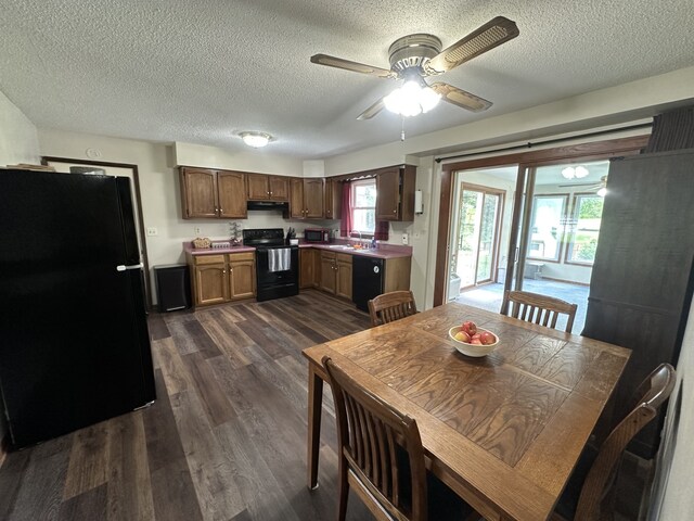 303 S Dewey St, Osceola, IA 50213 - dining area featuring dark wood finished floors, a textured ceiling, and ceiling fan