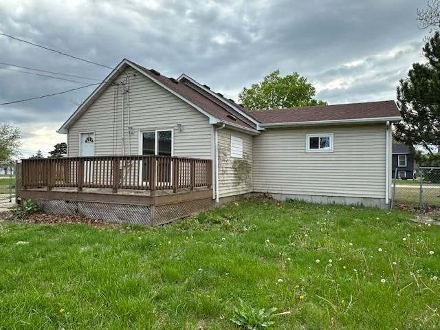 1010 N 17th St, Chariton, IA 50049 - rear view of house featuring a deck