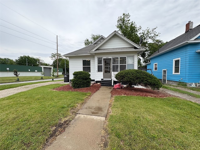 1555 16th St, Des Moines, IA 50314 - view of front of house with entry steps and a front lawn