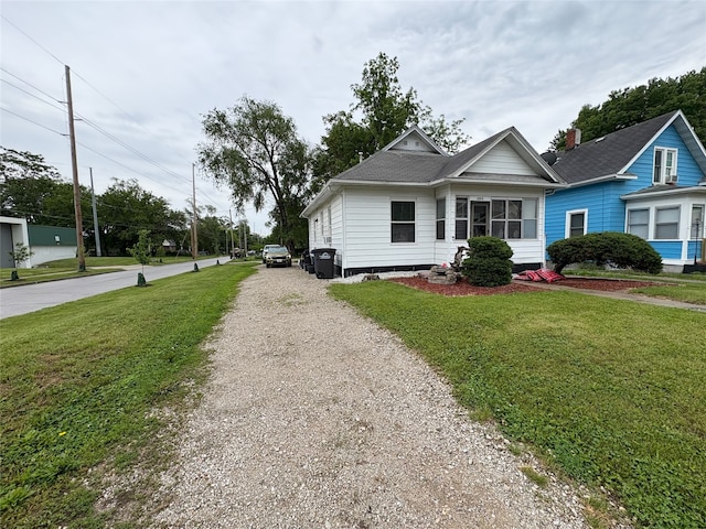 1555 16th St, Des Moines, IA 50314 - view of front of house with driveway and a front yard