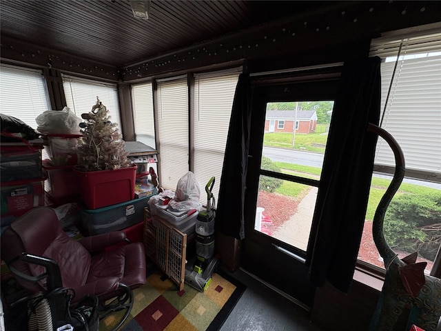 1555 16th St, Des Moines, IA 50314 - view of sunroom / solarium