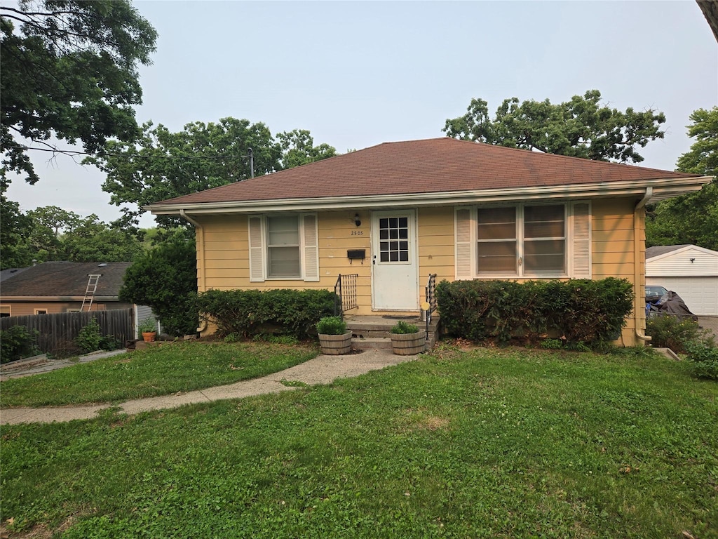 2505 S Union St, Des Moines, IA 50315 - view of bungalow-style house