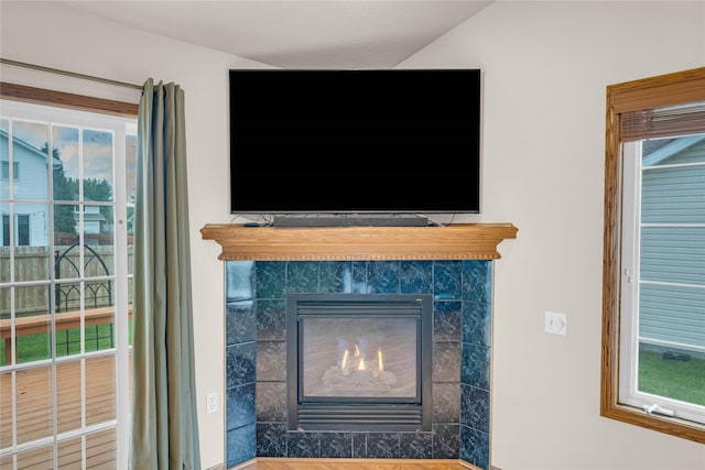 810 NE 5th St, Ankeny, IA 50021 - detailed view of a tile fireplace