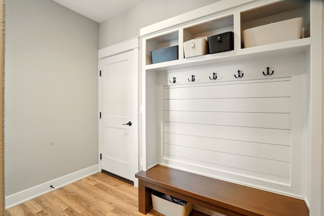 1108 NE Forest Ridge Ct, Ankeny, IA 50021 - mudroom featuring light wood finished floors and baseboards