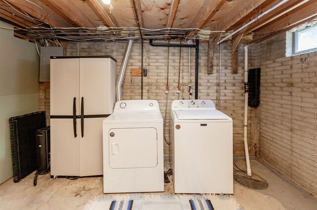 706 S Buxton St, Indianola, IA 50125 - laundry room with washer and dryer