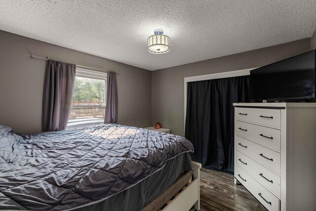 1863 Glenwood Cir, Des Moines, IA 50320 - bedroom with dark wood finished floors and a textured ceiling