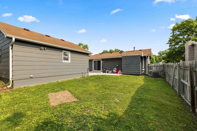 1863 Glenwood Cir, Des Moines, IA 50320 - back of property with central AC unit