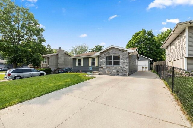 1863 Glenwood Cir, Des Moines, IA 50320 - view of front facade featuring stone siding