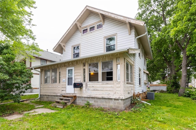 3417 6th Ave, Des Moines, IA 50313 - view of front of house featuring entry steps and a front lawn