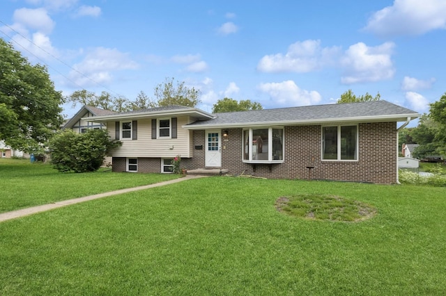 1801 Payton Ave, Des Moines, IA 50315 - tri-level home featuring a front yard and brick siding