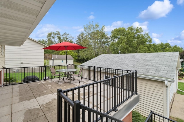 1801 Payton Ave, Des Moines, IA 50315 - view of patio / terrace with outdoor dining area