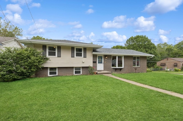 1801 Payton Ave, Des Moines, IA 50315 - split level home with a front yard