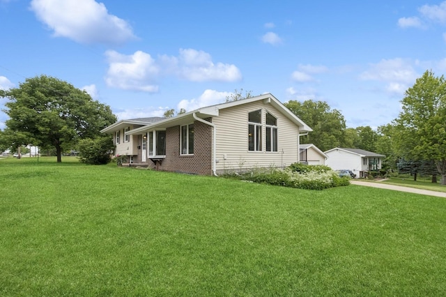 1801 Payton Ave, Des Moines, IA 50315 - view of side of home with a lawn and brick siding