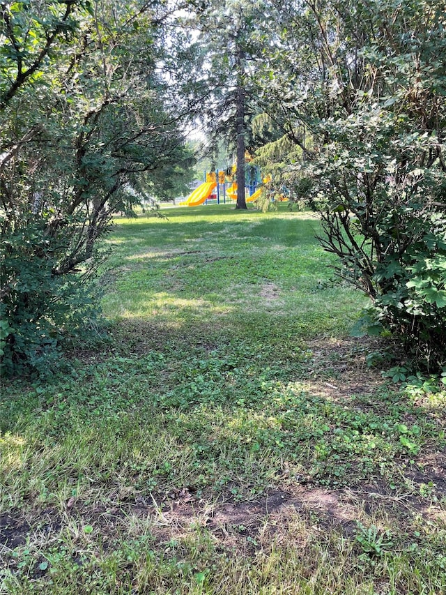 1620 Broad St, Grinnell, IA 50112 - view of grassy yard featuring a playground