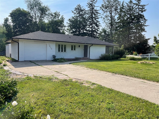 1620 Broad St, Grinnell, IA 50112 - single story home featuring concrete driveway and a garage