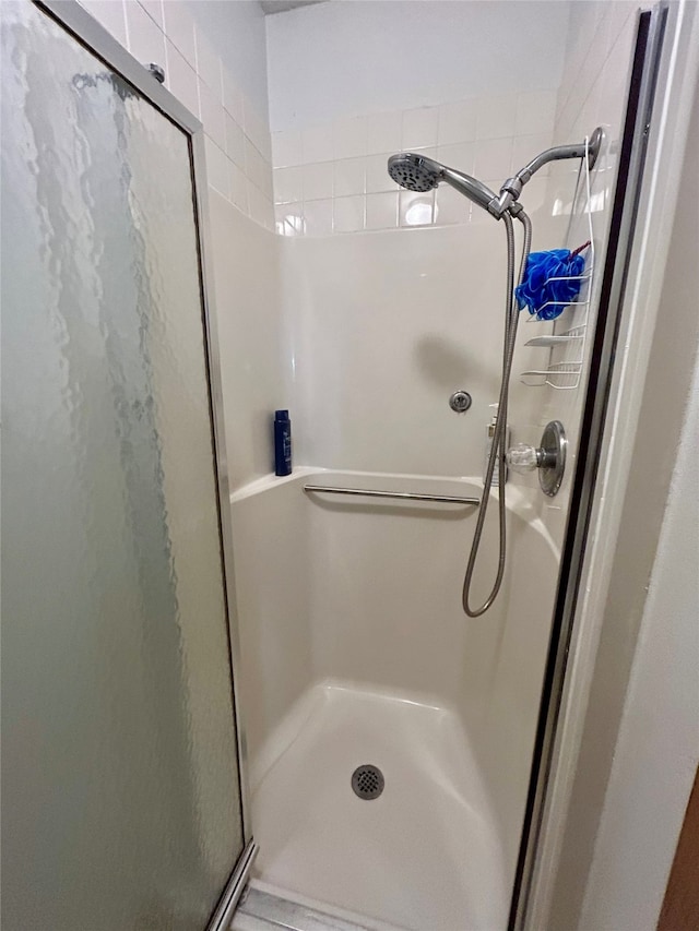 324 E 14th St N, Newton, IA 50208 - full bath with a shower stall