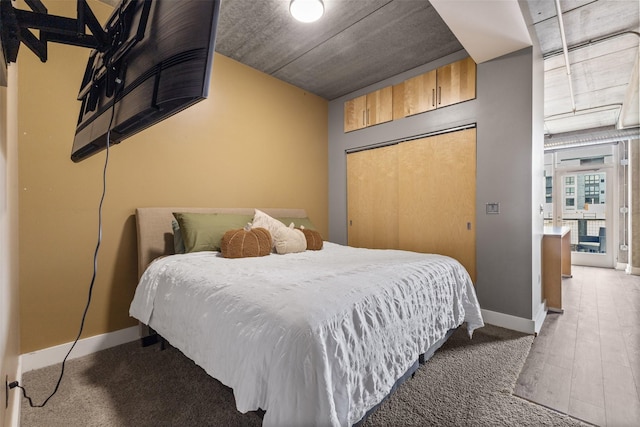 309 E 5th St Unit 309, Des Moines, IA 50309 - bedroom featuring baseboards, wood finished floors, and a closet