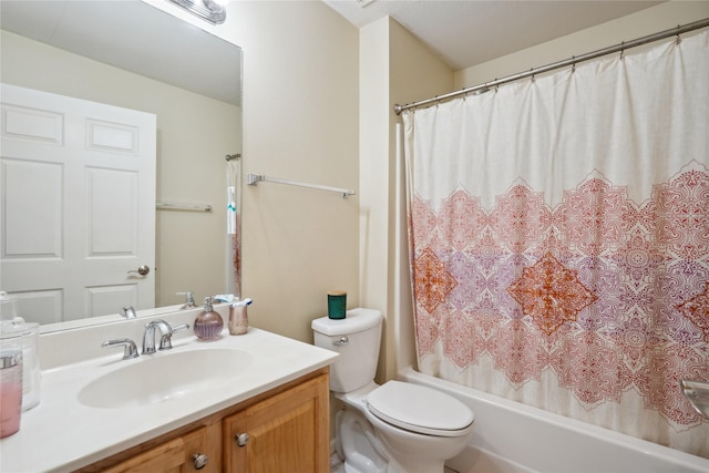 6440 Ep True Pkwy Unit 3102, West Des Moines, IA 50266 - full bath with toilet, vanity, and shower / tub combo with curtain