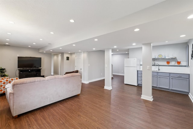 1822 30th Ave SW, Altoona, IA 50009 - living room featuring dark wood finished floors, wet bar, baseboards, and recessed lighting