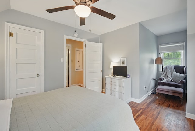 1526 41st Pl, Des Moines, IA 50311 - bedroom featuring wood finished floors, baseboards, and ceiling fan