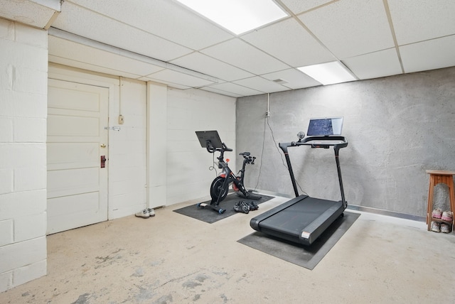 1526 41st Pl, Des Moines, IA 50311 - exercise area featuring a drop ceiling