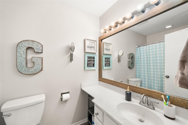 9640 Quail Run, Urbandale, IA 50322 - full bath with toilet, vanity, and a shower with curtain