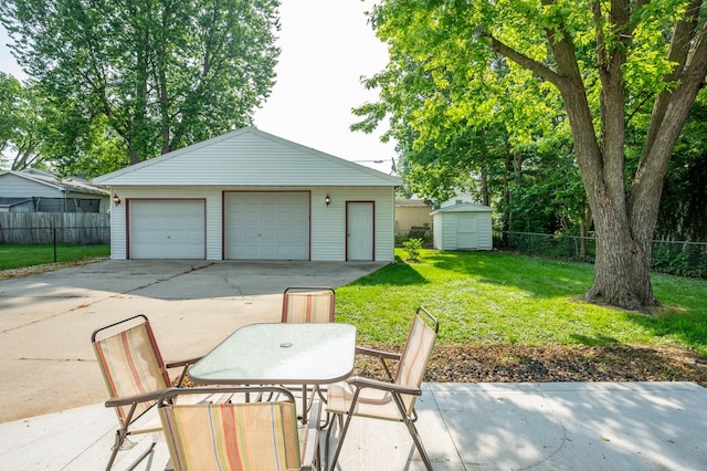 2607 E 39th St, Des Moines, IA 50317 - view of detached garage