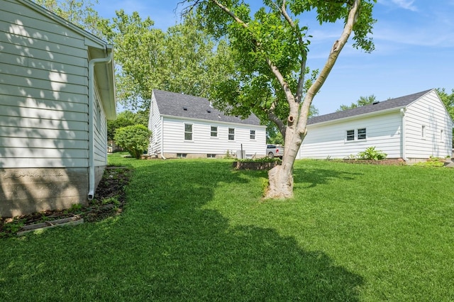 3811 E 30th St, Des Moines, IA 50317 - view of grassy yard