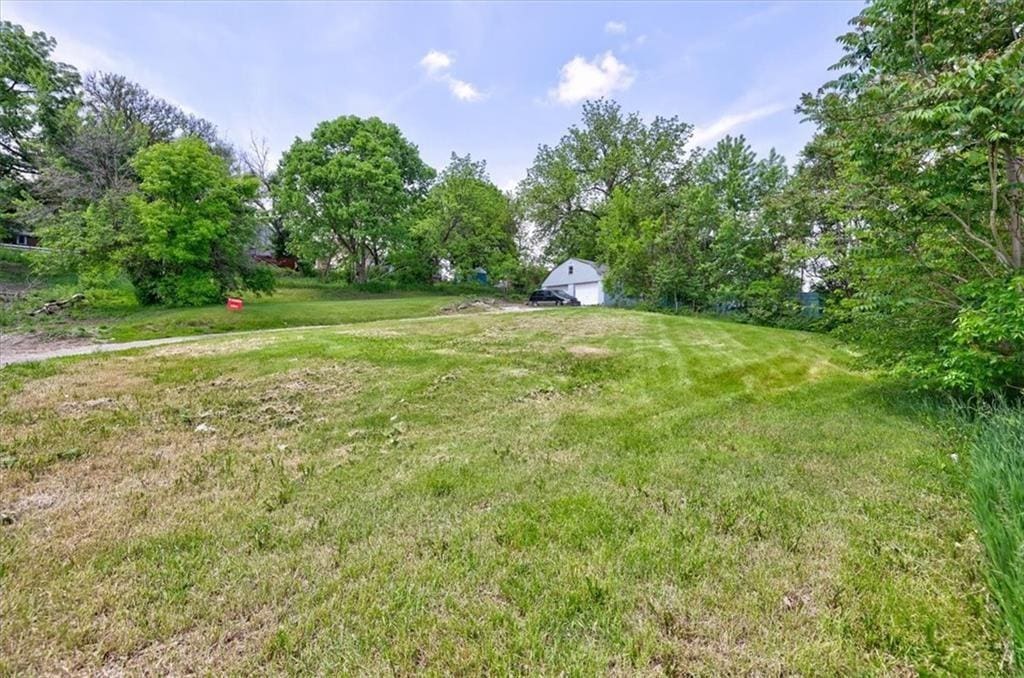 6 Hartford Ave, Des Moines, IA 50315