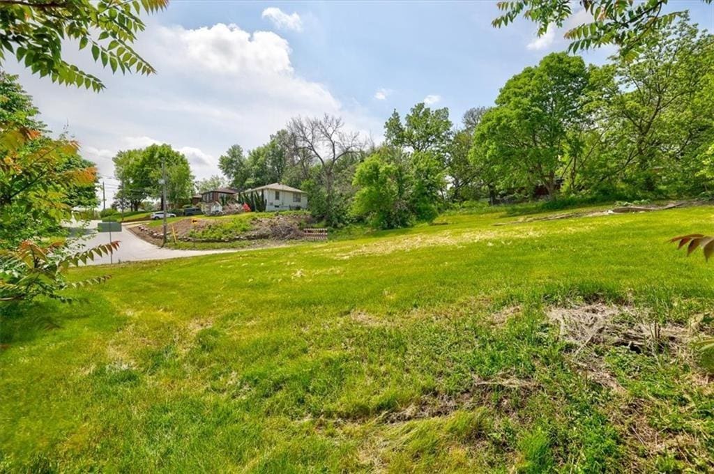 6 Hartford Ave, Des Moines, IA 50315