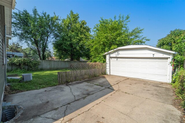 2336 E 13th St, Des Moines, IA 50316 - view of detached garage