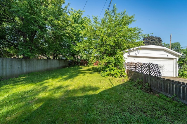 2336 E 13th St, Des Moines, IA 50316 - view of yard with a garage