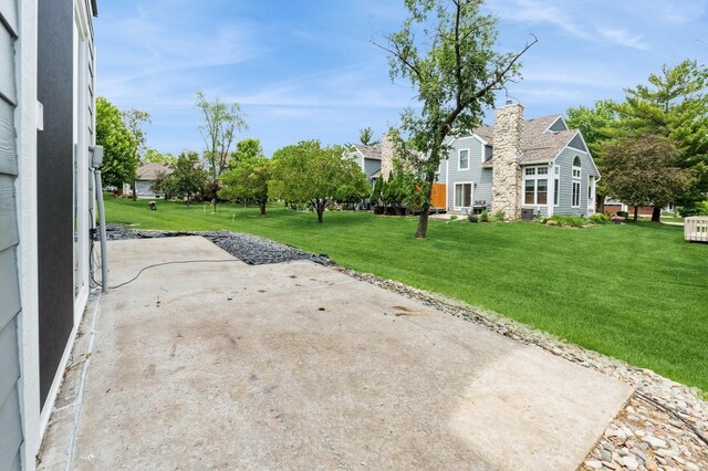 2405 81st Cir, Urbandale, IA 50322 - view of patio / terrace