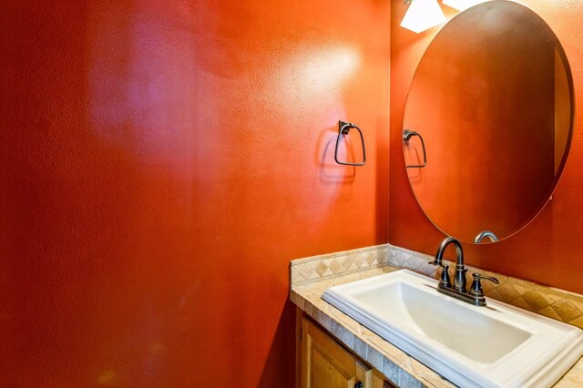 2405 81st Cir, Urbandale, IA 50322 - bathroom featuring vanity