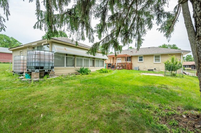 7409 Palm Dr, Urbandale, IA 50322 - back of house with a lawn