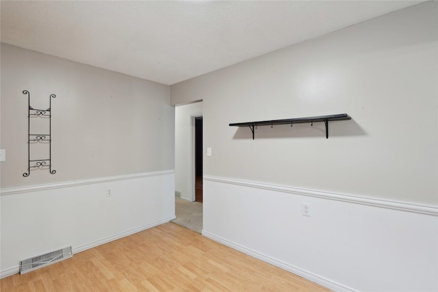 2901 E 40th Ct, Des Moines, IA 50317 - unfurnished room featuring wood finished floors and baseboards