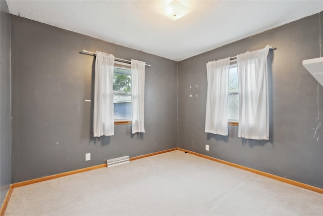 2901 E 40th Ct, Des Moines, IA 50317 - unfurnished room featuring carpet flooring and baseboards