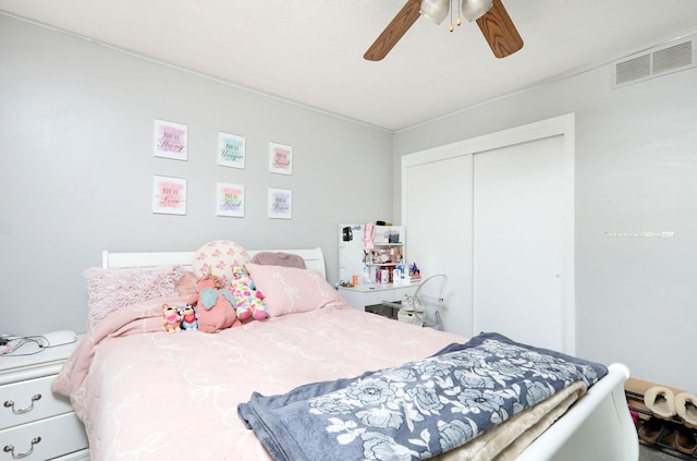 3811 SW 3rd St, Des Moines, IA 50315 - bedroom featuring a closet and ceiling fan
