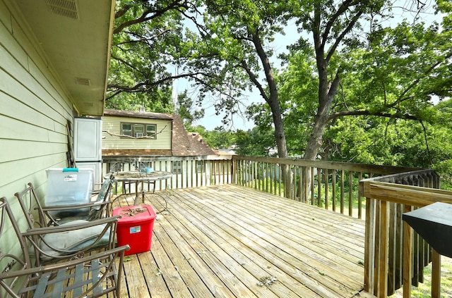 3811 SW 3rd St, Des Moines, IA 50315 - view of deck