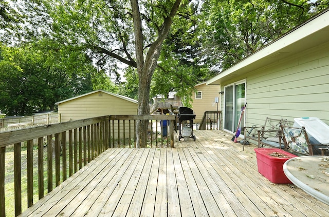 3811 SW 3rd St, Des Moines, IA 50315 - deck featuring grilling area