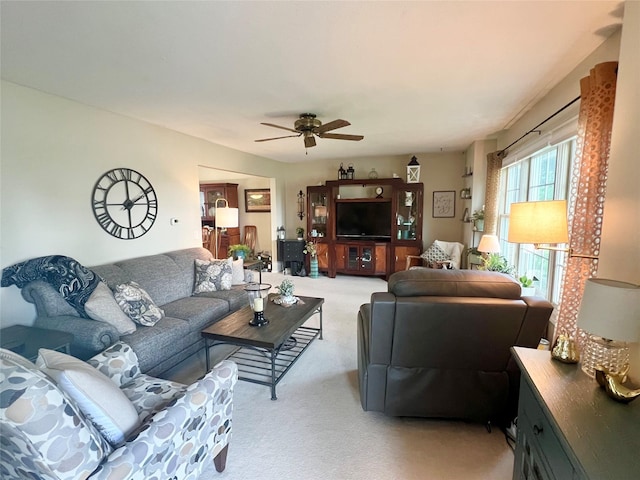 313 E 29th St S, Newton, IA 50208 - living area with light colored carpet and a ceiling fan