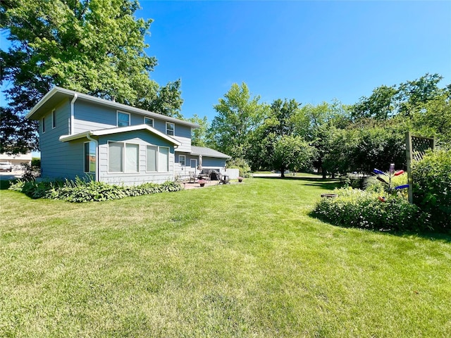 313 E 29th St S, Newton, IA 50208 - view of green lawn