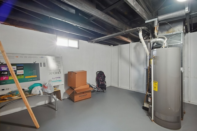 4413 SE 7th St, Des Moines, IA 50315 - basement featuring water heater