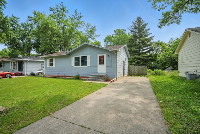 4413 SE 7th St, Des Moines, IA 50315 - view of front of house with driveway and entry steps