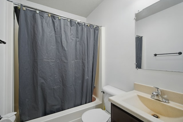 4413 SE 7th St, Des Moines, IA 50315 - bathroom featuring toilet, vanity, and shower / bathtub combination with curtain