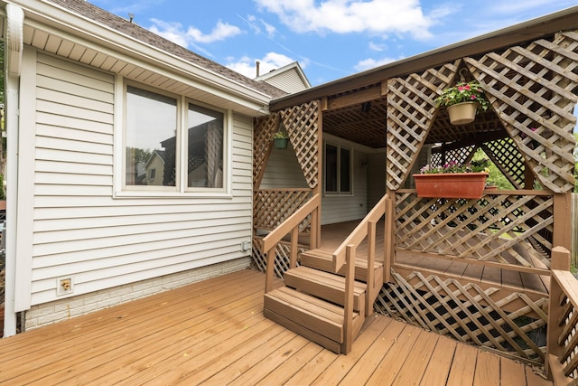 3916 92nd Dr, Urbandale, IA 50322 - view of deck