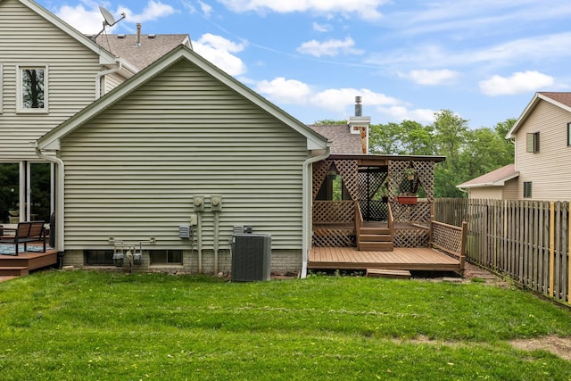 3916 92nd Dr, Urbandale, IA 50322 - rear view of property with a deck