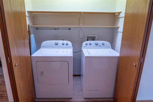 1126 SE Mallard Creek Dr, Ankeny, IA 50021 - laundry room featuring washing machine and dryer