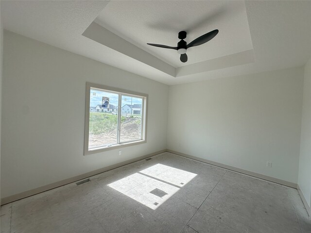 4192 NW 177th St, Clive, IA 50325 - empty room with a raised ceiling and a ceiling fan